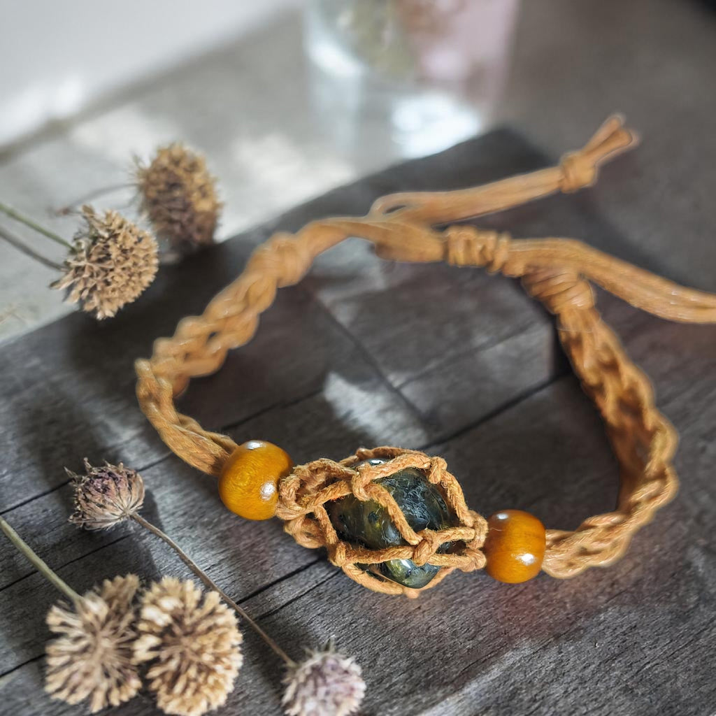Labradorite Macrame Bracelet - Adjustable Handmade Crystal Bracelet - Boho Spiritual Jewellery - Protection & Intuition