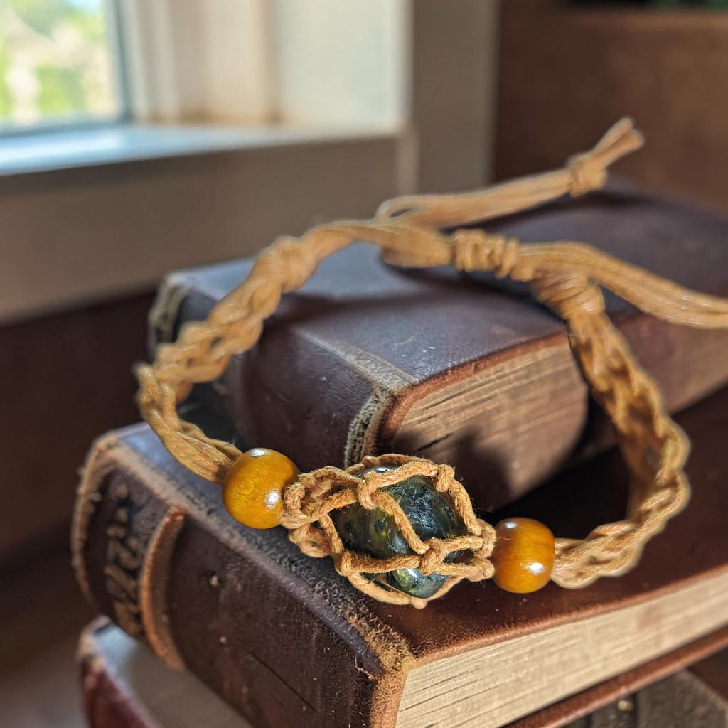 Labradorite Macrame Bracelet - Adjustable Handmade Crystal Bracelet - Boho Spiritual Jewellery - Protection & Intuition
