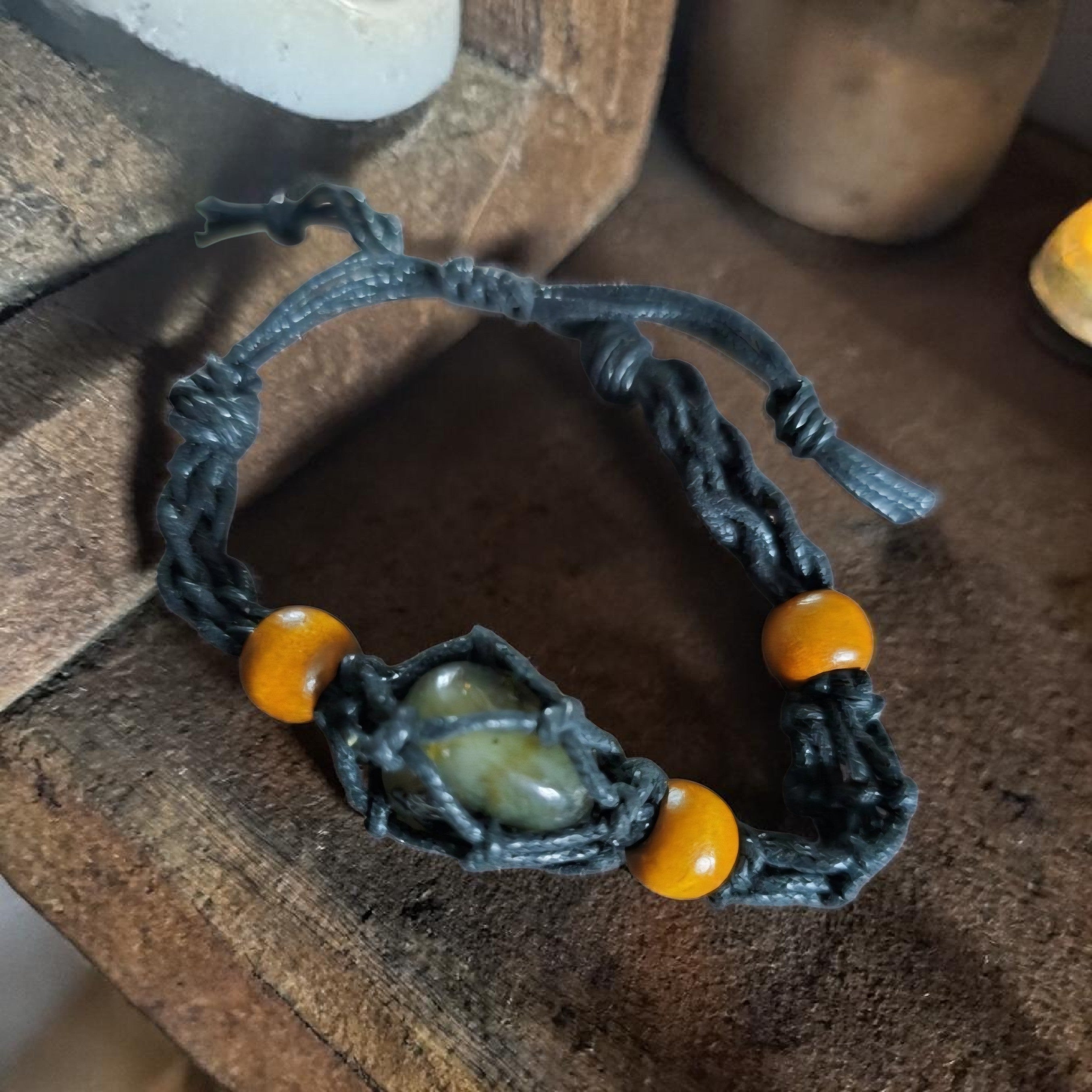 Labradorite Macrame Bracelet - Adjustable Handmade Crystal Bracelet - Boho Spiritual Jewellery - Protection & Intuition