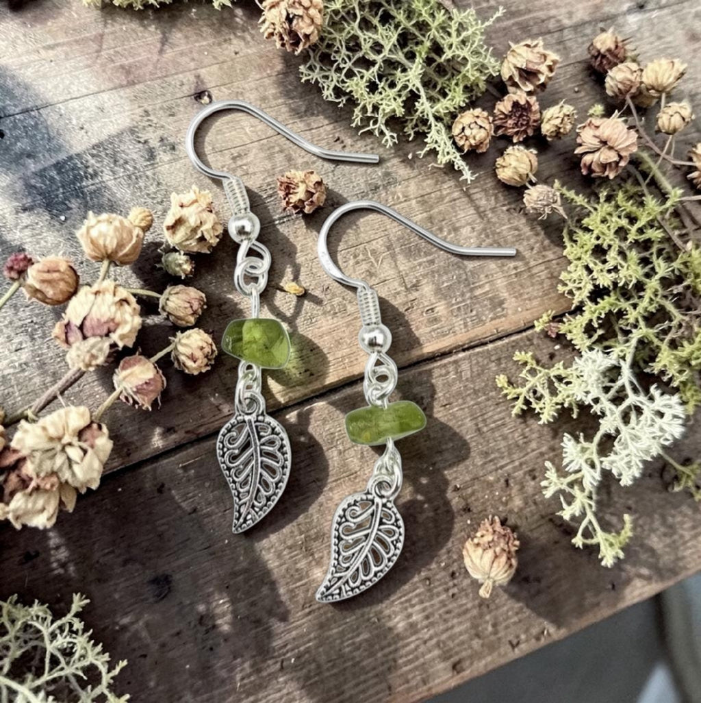 Peridot Leaf Earrings - Green Crystal Earrings - Nature Inspired Jewellery - August Birthstone Earrings - Healing Crystal Gift - Handmade Earrings